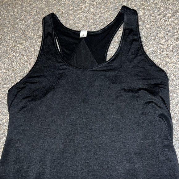 Lululemon essential tank top. 2 - Picture 2 of 7